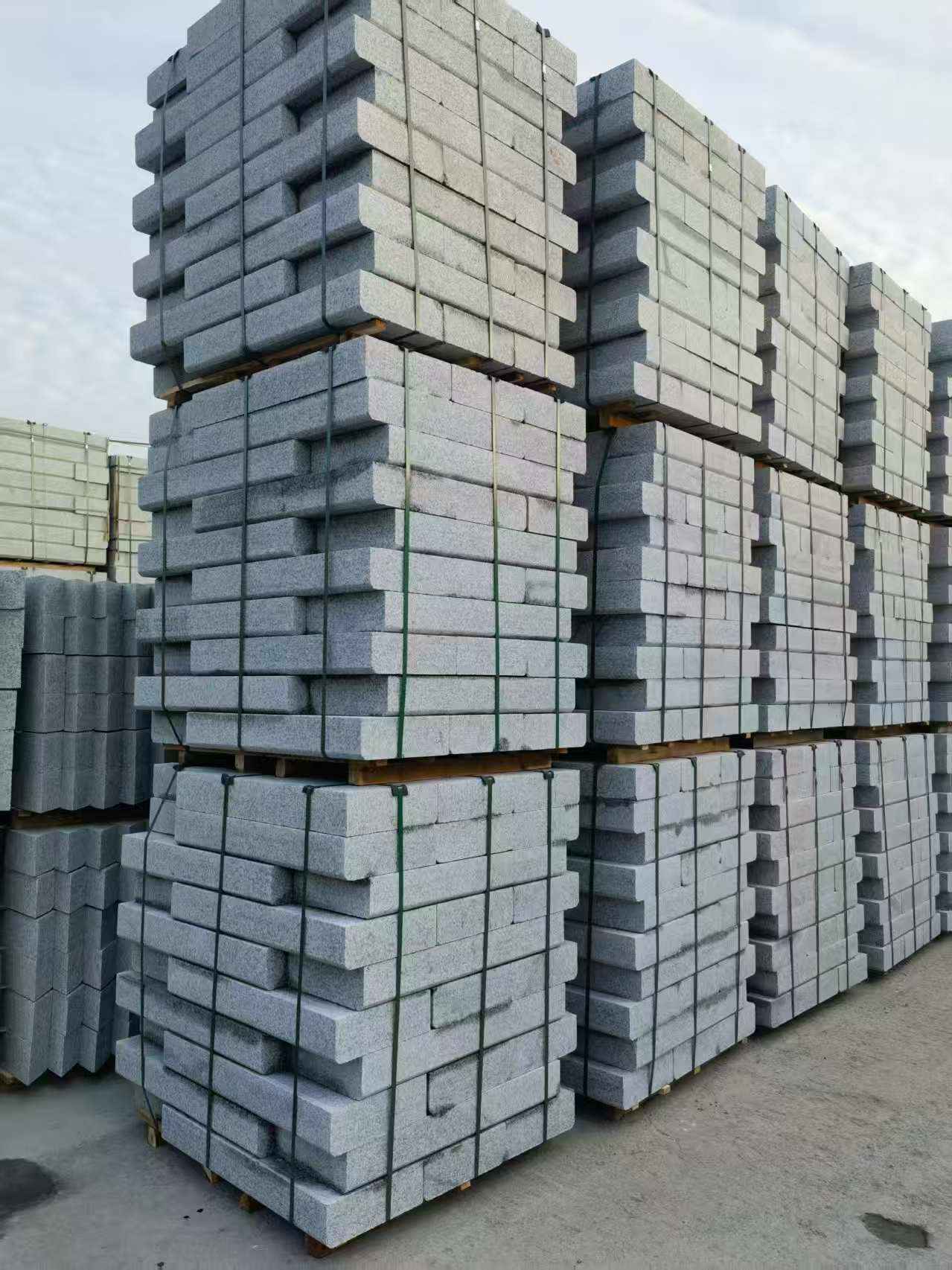 陇南 路沿石（路侧石），颜色一致，尺寸标准