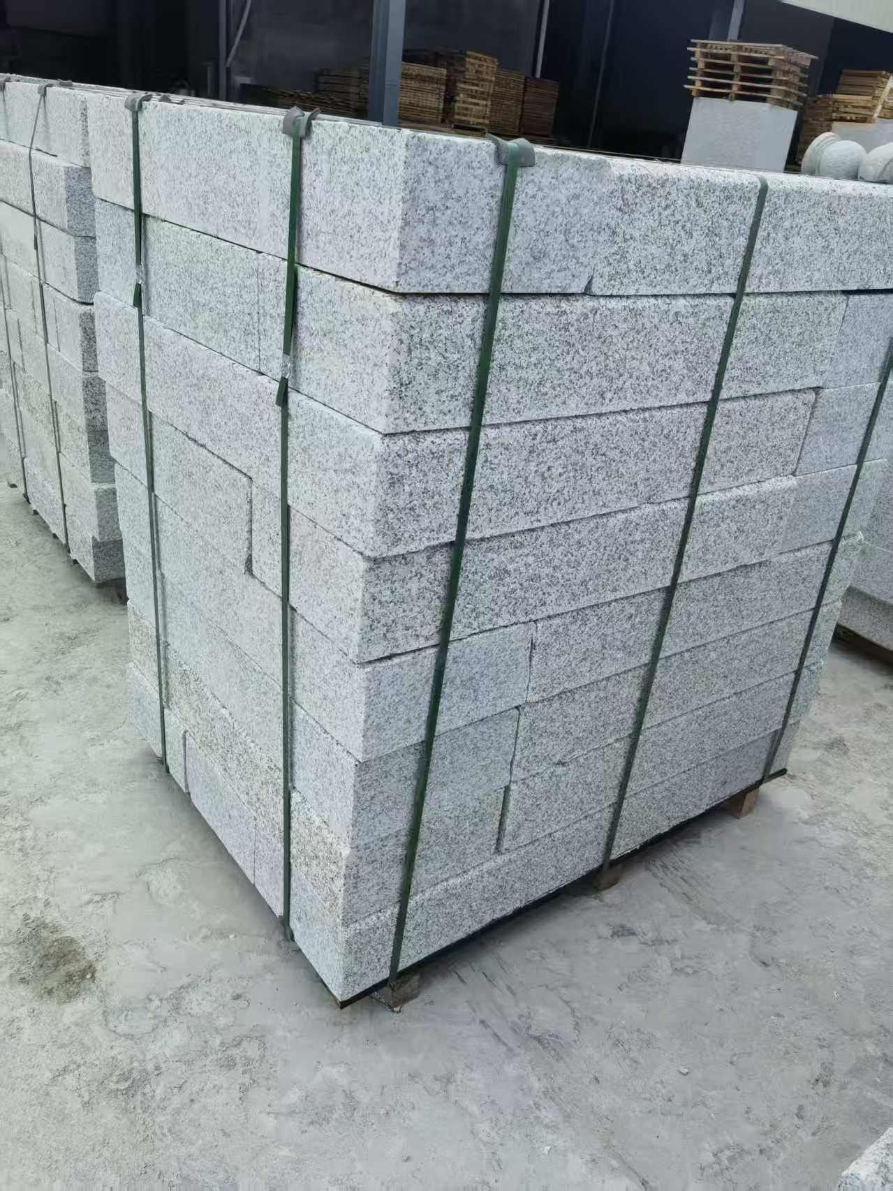 陇南 芙蓉白火烧两面路沿石