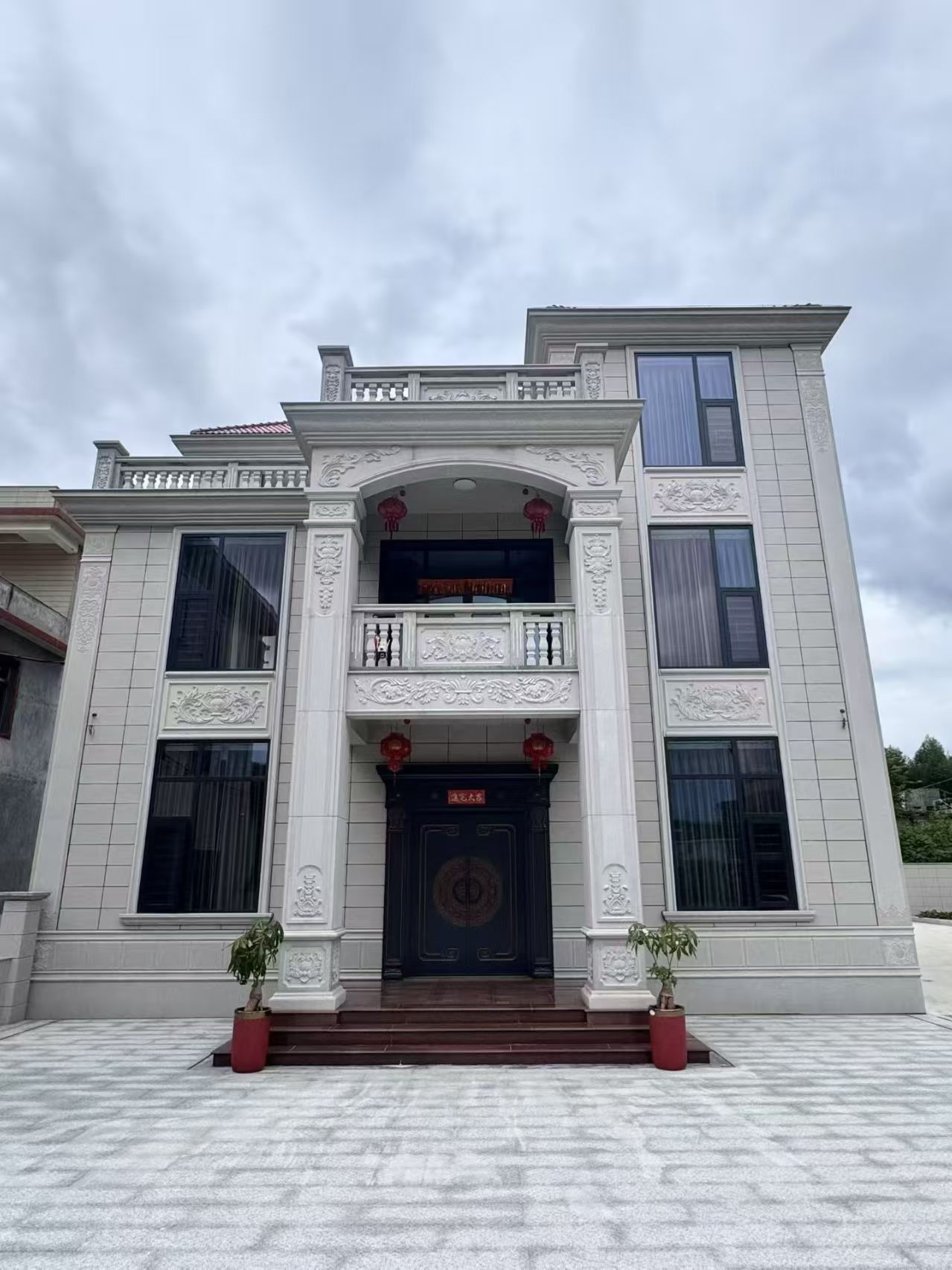 陇南 芝麻白石材别墅干挂案例展示