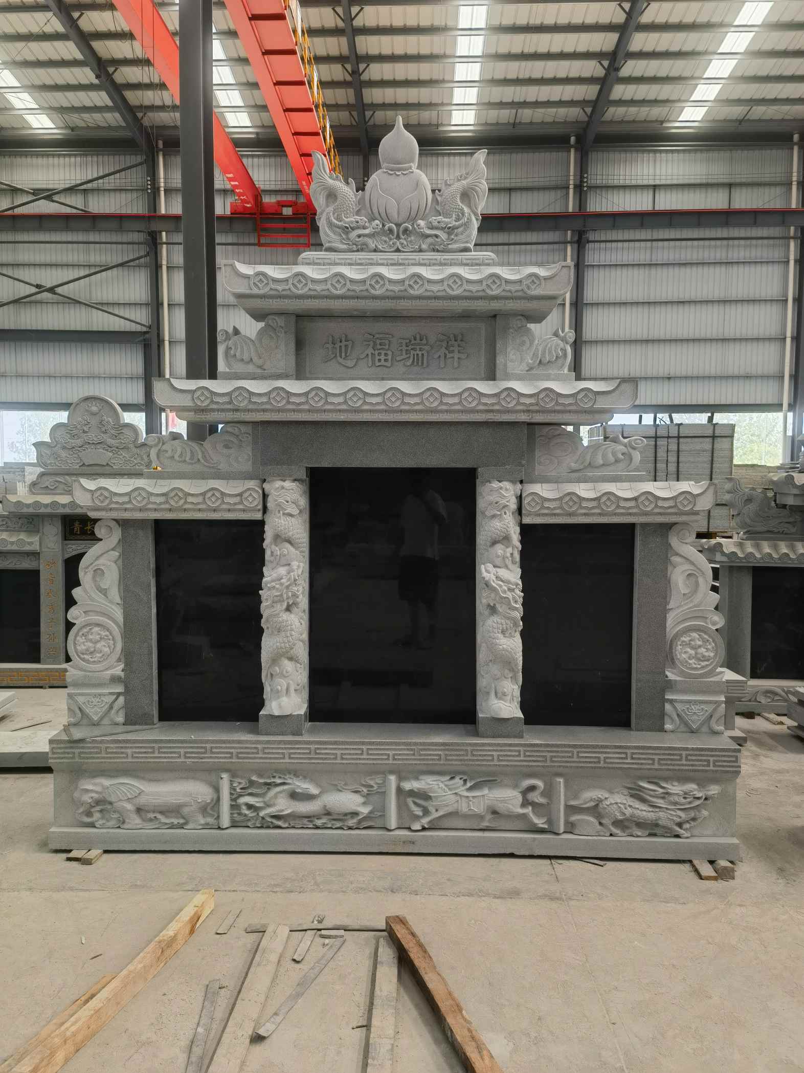 陇南 芝麻灰高档墓碑、土墓，一套也支持定做