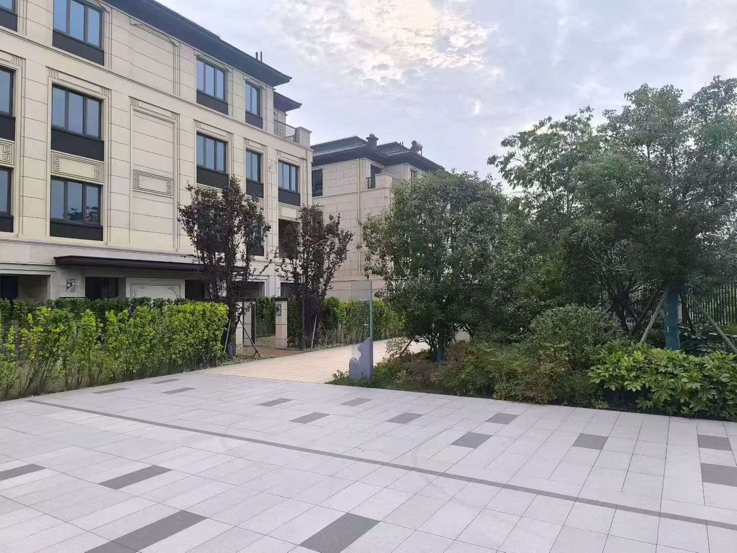 陇南 芝麻白与芝麻白搭配铺装，尺寸1200*600